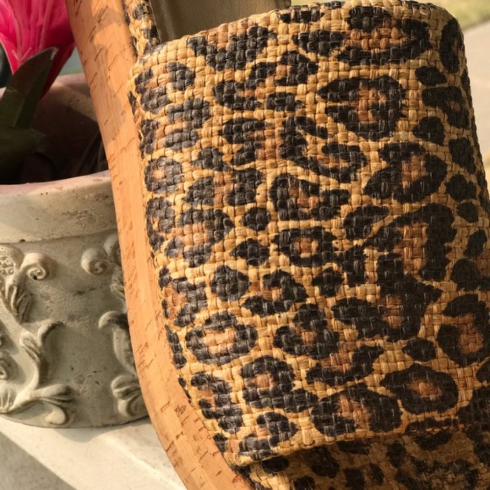 Stuart Weitzman Women's Leopard Platform Slide - Picture 10 of 14